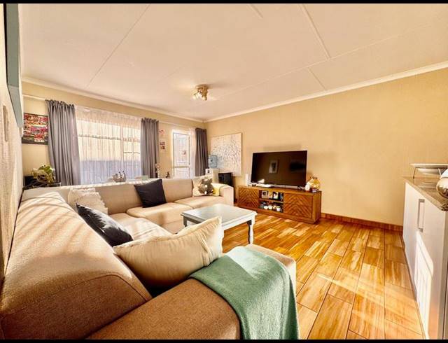 2 BEDROOM TOWNHOUSE FOR SALE IN MEYERSDAL